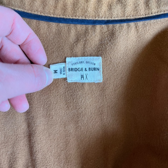 Bridge & Burn Button-Up Women’s - Picture 2 of 2